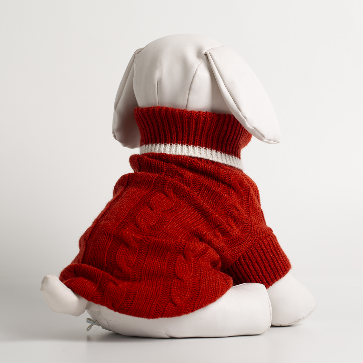 Suéter tejido con manga y cuello alto